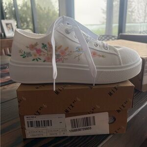 Mix No. 6 White Sneakers with Floral Embroidery